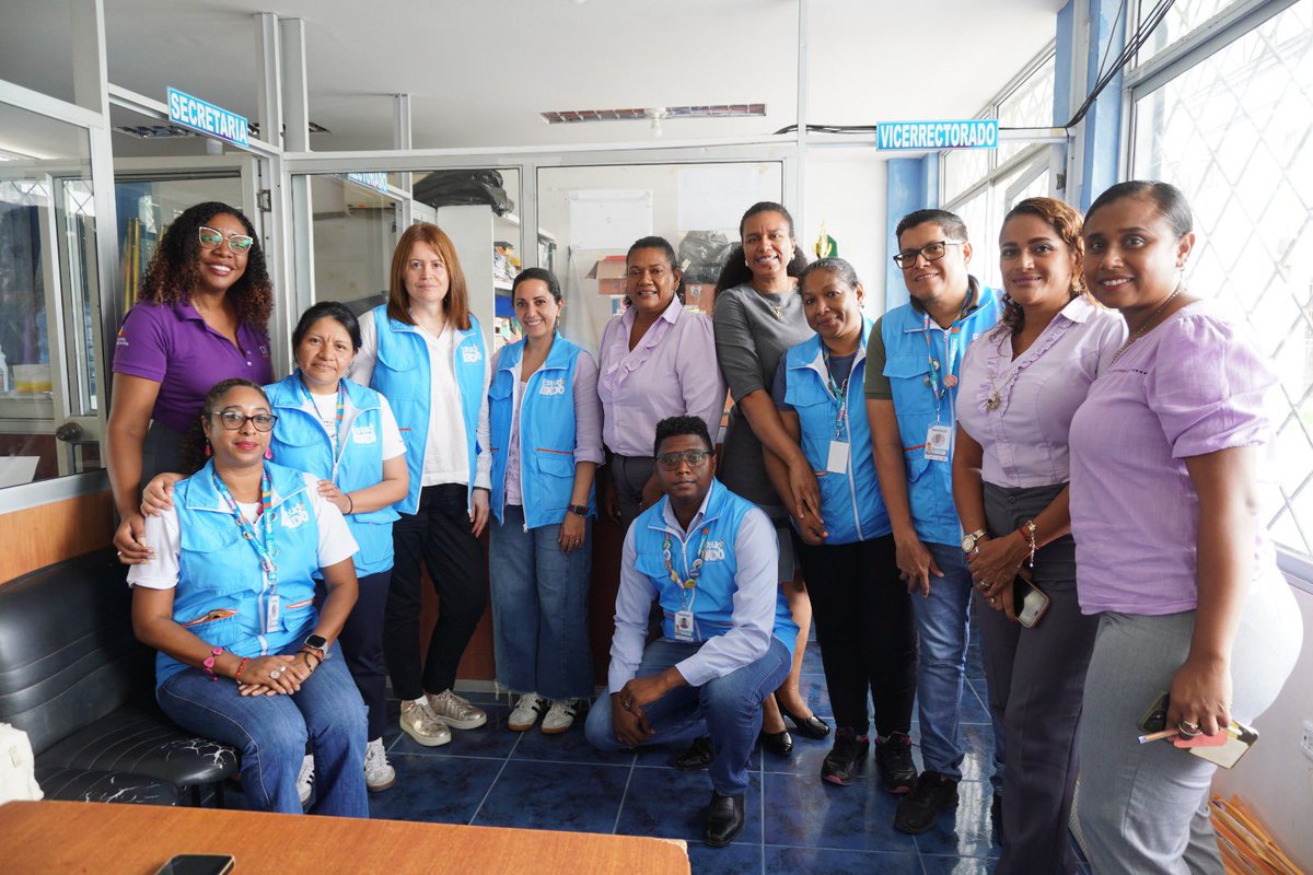 RETecuador's tweet image. Vistamos la Unidad Educativa Edilfo Bennet Ángulo, donde implementamos la Búsqueda Activa para identificar, acompañar e incluir a niñas, niños y adolescentes refugiados, migrantes y de comunidades de acogida en el sistema educativo. @EduCannotWait