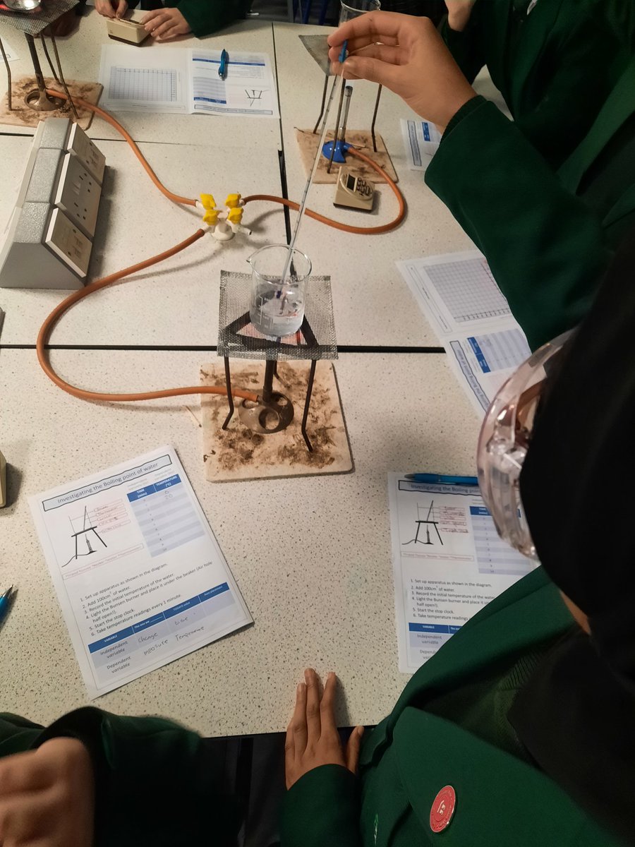 LJMUAbsChem's tweet photo. We are thrilled to be working with y7  @BelleriveFCJ this year 😀 

Event 1, Water, water everywhere was a massive success - the girls worked so hard and we're answering GCSE standard questions within the hour 

Amazing 👏 

@shapingfutures_ @ljmuoutreach @ljmupbs https://t.co/glvpg7UeNO