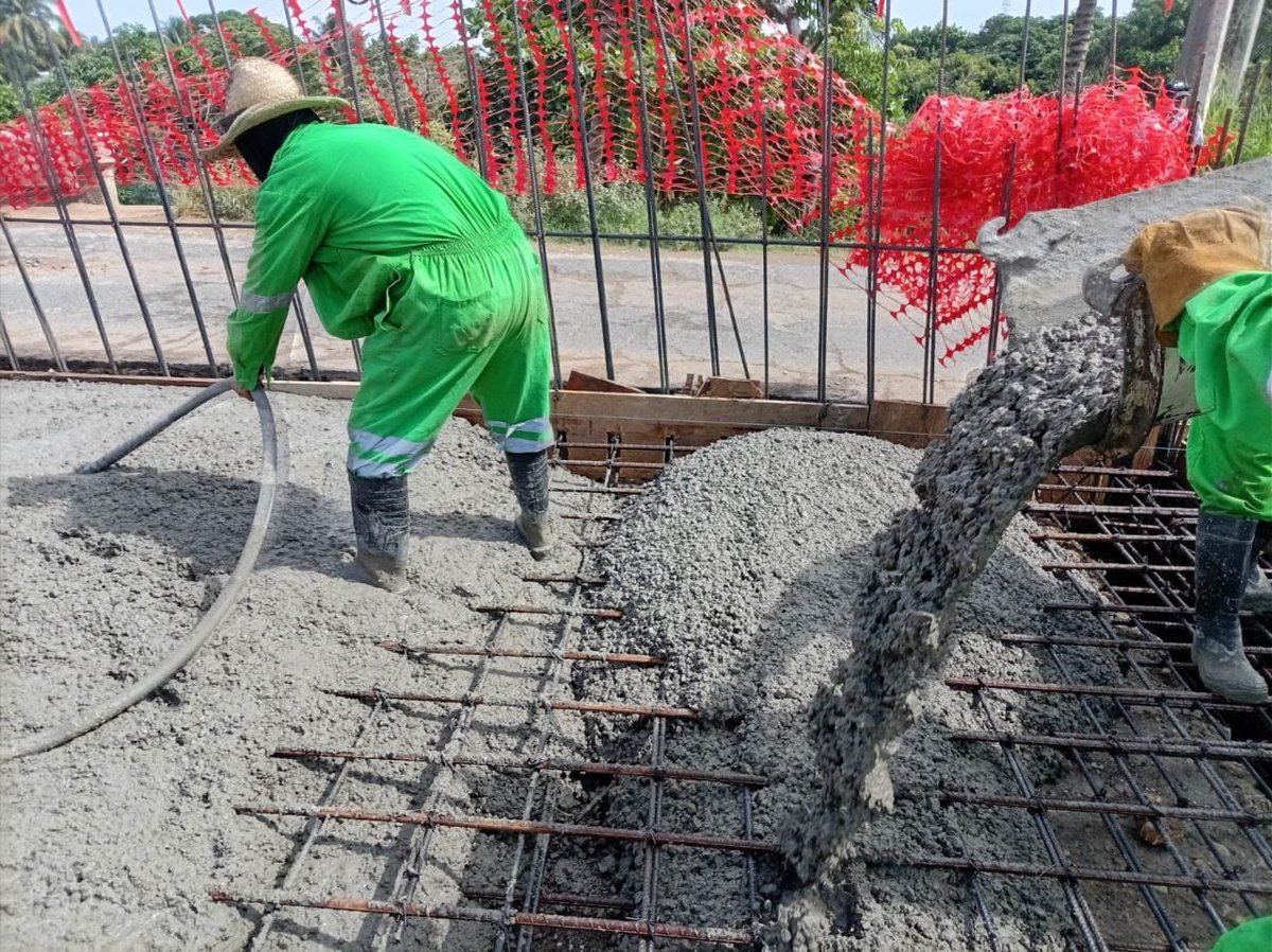 #ATENCIÓN 

🚧 Circulación normalizada por el Puente Calzadas II desde las 2:30 pm

🏗️ Los trabajos de colado quedaron terminados al 100%, incluyendo:

🟦 Losa central del puente
🟩 Losa de acceso
🧱 Muro de contención