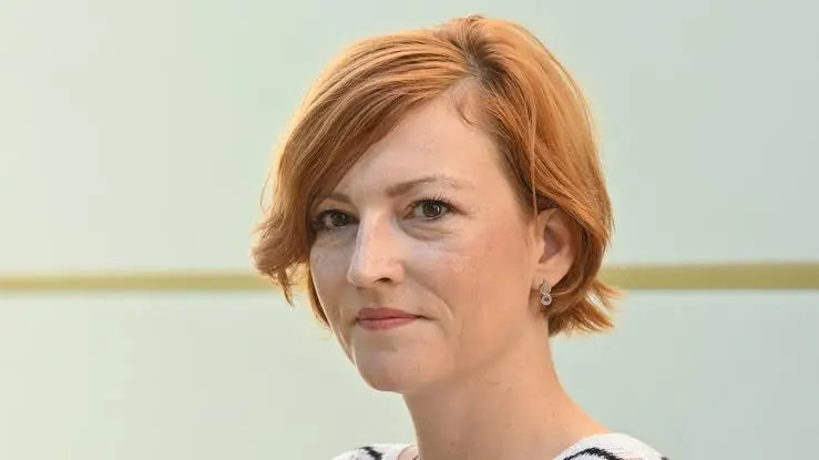 CorelTone's tweet image. Koordinatorica stranke Levica in ministrica za kulturo  republike Slovenije Asta Vrečko je za ravnateljico SNG Drama imenovala Ivano Djilas,rojeno 25.6.1976 v Beogradu,ki je v Wikipediji predstavljena kot režiserka srbskega rodu.
Sramota, izdaja, uničevanje kulture nekega naroda.