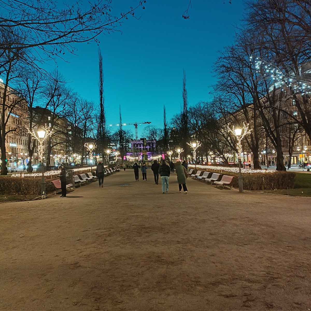 IamHula's tweet image. Hyvää yötä ja kauniita unia kaikille. Kuvassa Espan puisto viikko sitten Helsingissä. 💫✨
#Goodnight
#Espa #Helsinki