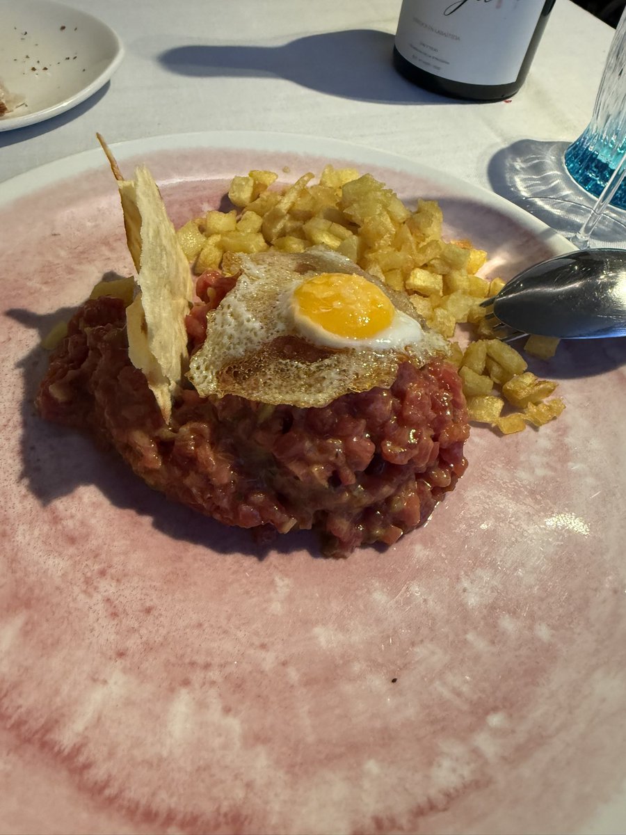 Hoy como cada año tocaba visita en <a href="/LaredoTaberna/">Taberna_Laredo</a>, todo muy bueno, recordando el motivo por el que venimos cada año y ya van unos cuantos!!! No fallan en nada!! 🙌🙌🍷🍾
Parte 1