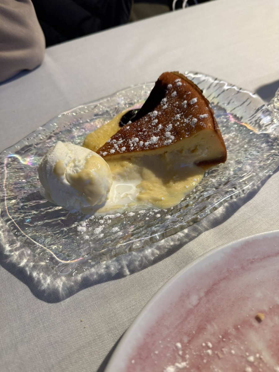 Hoy como cada año tocaba visita en <a href="/LaredoTaberna/">Taberna_Laredo</a>, todo muy bueno, recordando el motivo por el que venimos cada año y ya van unos cuantos!!! No fallan en nada!! 🙌🙌🍷🍾
Parte 2