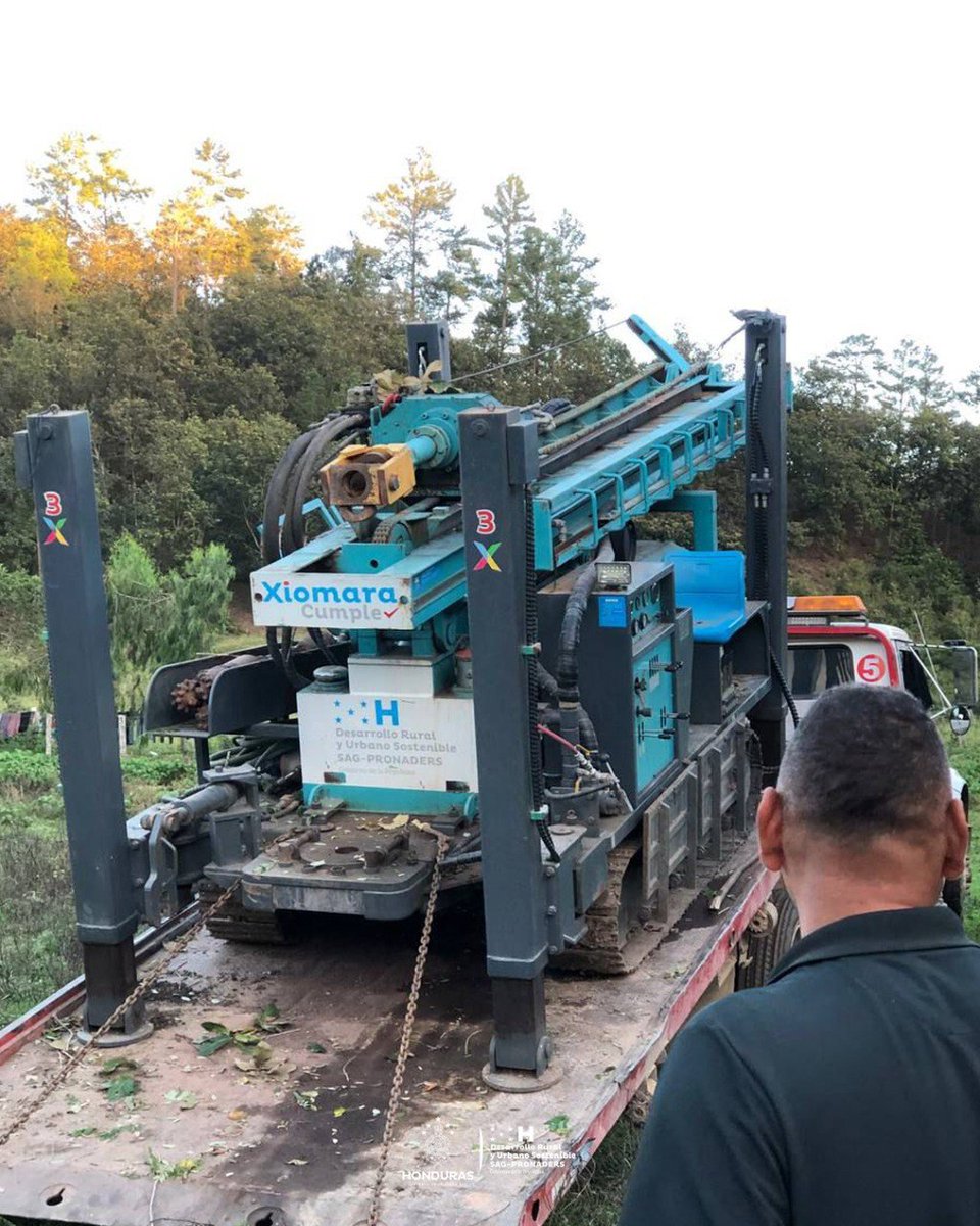 pronaders_hn's tweet image. 🔴#PRONADERS inicia trabajos de perforación en Las Crucitas. 

🚜💧Con la llegada de la maquinaria de #PRONADERS, inicia el proceso para dotar de un pozo que beneficiará a toda la comunidad con acceso seguro al agua. Un paso más hacia el desarrollo rural.

📍Juticalpa, Olancho