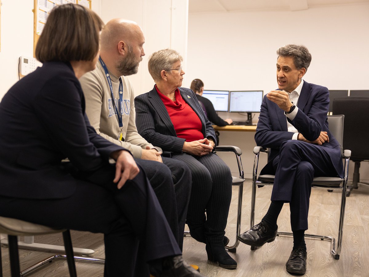 Ed Miliband tweet media