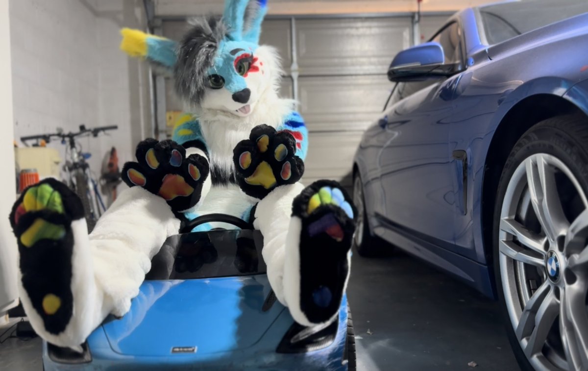 SplatFennec's tweet image. What is the sticky plastic you use on the bottom of indoor feetpaws so they don’t get dirty? 
(Feetpaws for attention)