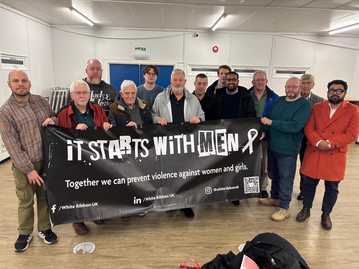Thank you to the male members of <a href="/DandR_CLP/">Dagenham & Rainham CLP</a> for standing together to call out male violence against women and girls. We stand together and we speak up.

#ItStartsWithMen #WeSpeakUp