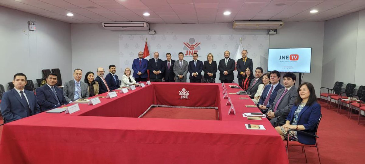 Honrado de participar en la misión de avanzada electoral de UNIORE ante el JNE del Perú, clave para fortalecer la democracia. Un privilegio trabajar con Roberto Burneo, José Thompson, Alberto Dalla Vía, Wilfredo Penco y los magistrados Oyarce, Ramírez y Maisch.
