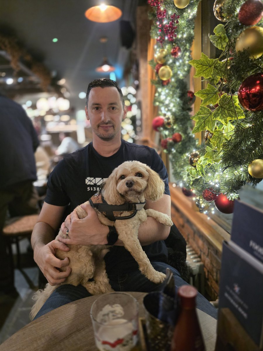 Baines3's tweet image. L I F E 🐶🎄🔵⚪️

#EFC #LakeDistrict #Christmas