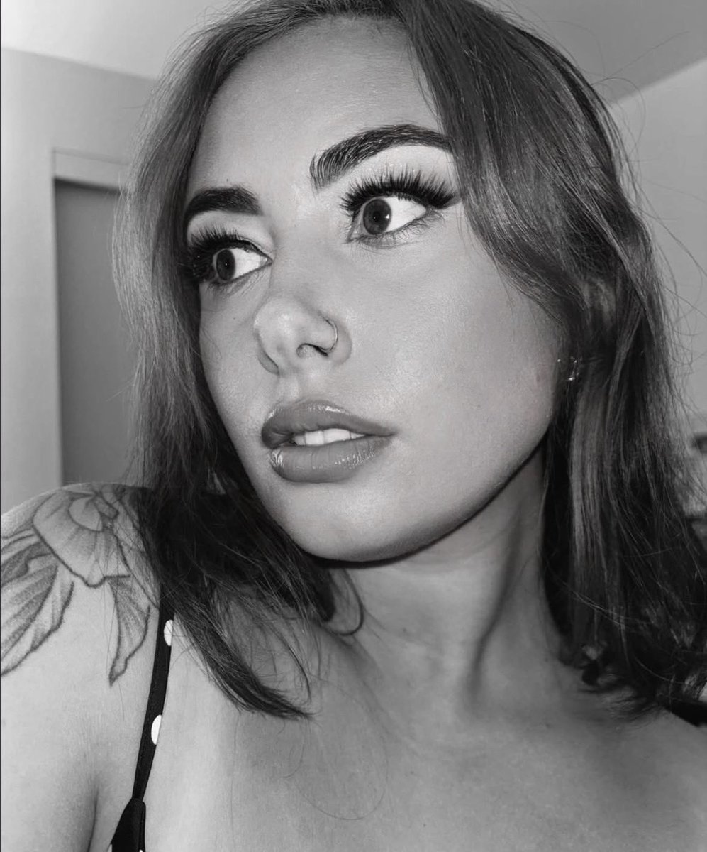 svnbangtan_x's tweet image. Alexa, play mic drop by bts 😌