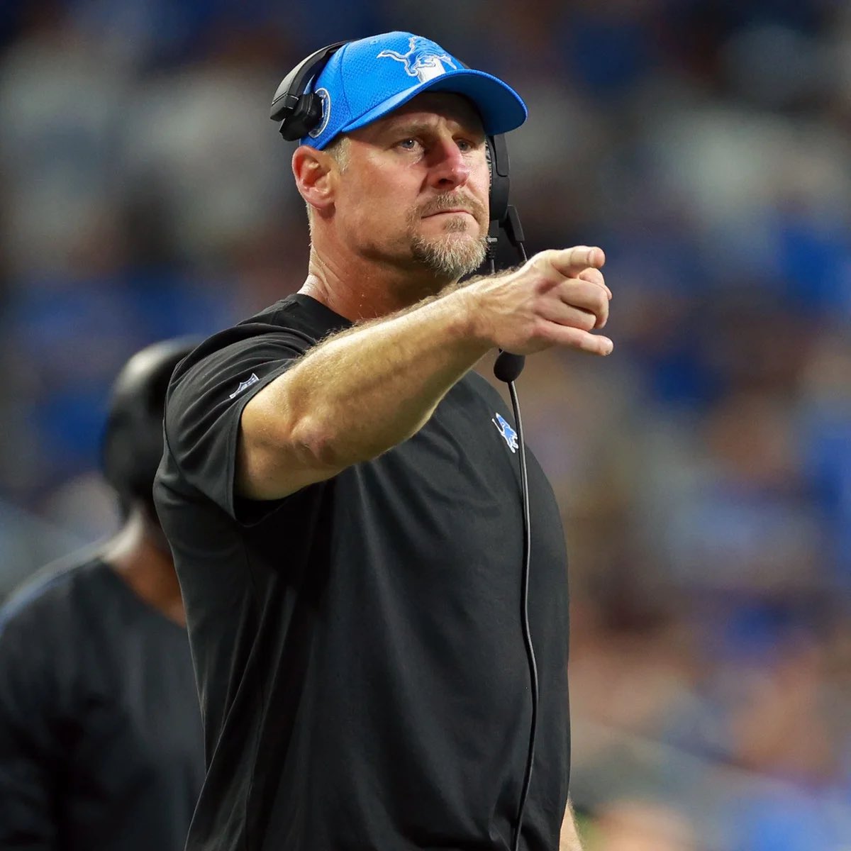 RichJohnsonNFL's tweet image. #Lions HC Dan Campbell reportedly put a hole in the wall inside the Lions locker room after getting beat by the #Packers