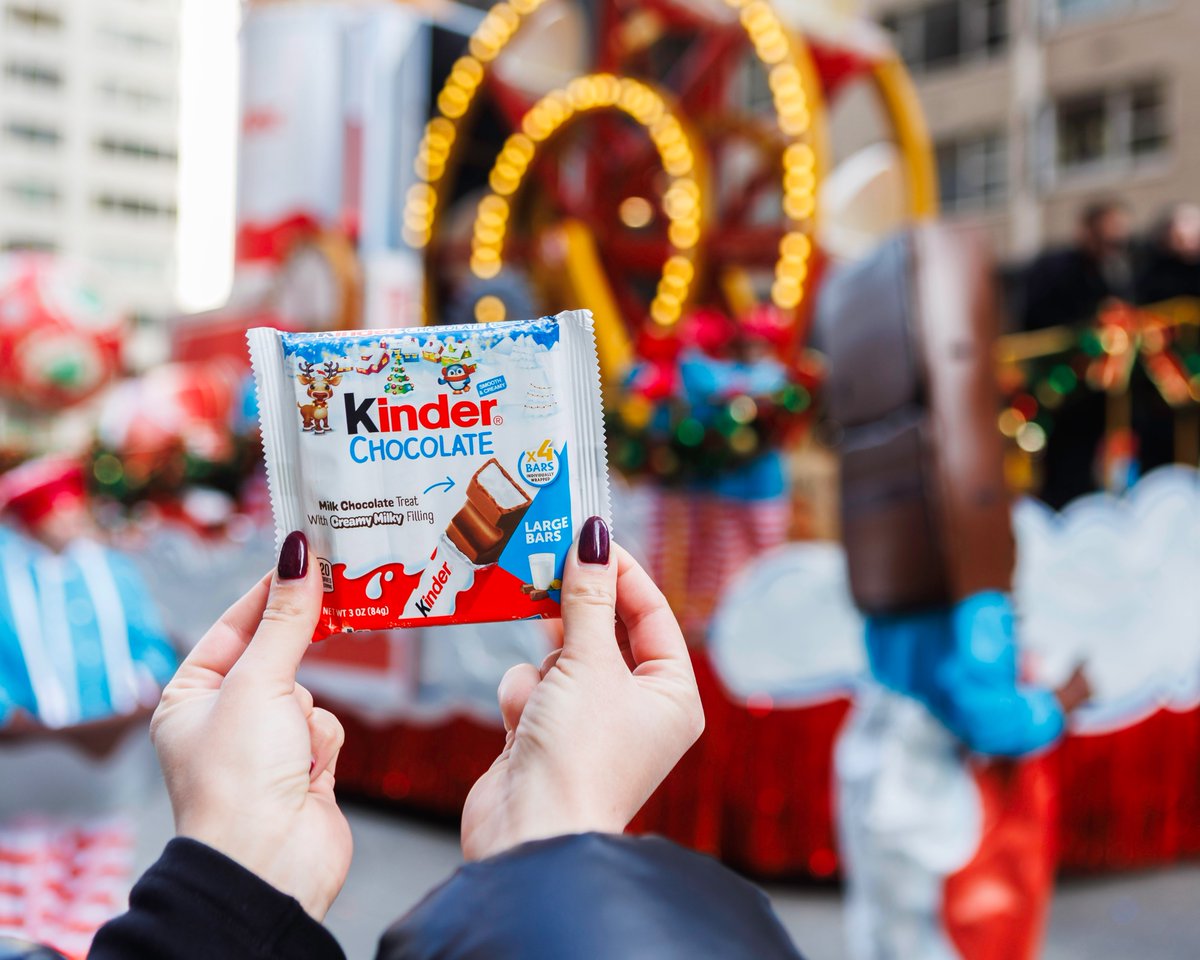 kinderus's tweet image. Happy Thanksgiving from your friends at Kinder! Hope you caught us bringing something sweet to the 99th @Macys Thanksgiving Day Parade® 🎈🎉  Were you able to tune in? Drop a 🦃 in the comments below! #MacysParade #Kinder