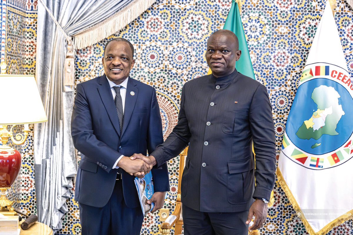 Le Président de la République <a href="/oliguinguema/">Brice Clotaire Oligui Nguema</a> reçoit M. <a href="/AthmanMravili/">Athman Mravili</a>, Coordonnateur du Bureau sous-régional de l’Organisation des Nations-Unies pour l’Alimentation et l’Agriculture (<a href="/FAOenFrancais/">FAO en français</a>) pour l’Afrique centrale.

- Focus sur la souveraineté alimentaire et la production