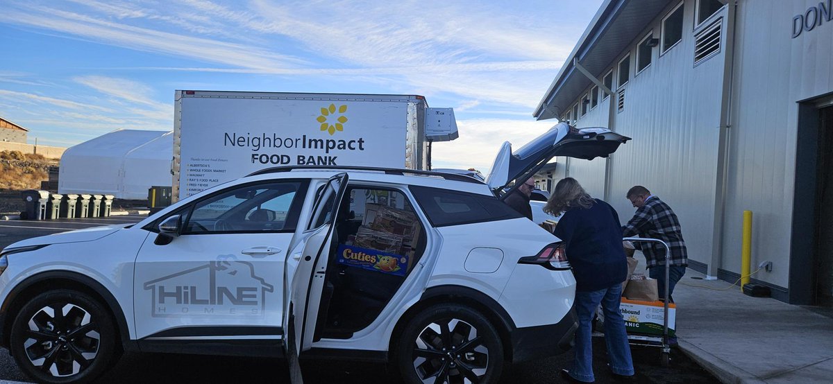 HiLineHomes's tweet image. We are overjoyed to share the results of our first-ever HiLine Homes Company Food Drive! From November 1–21, our amazing HiLine team, alongside our incredible trade partners and customers, helped gather 2,391 non-perishable food items to support families in our local communities.