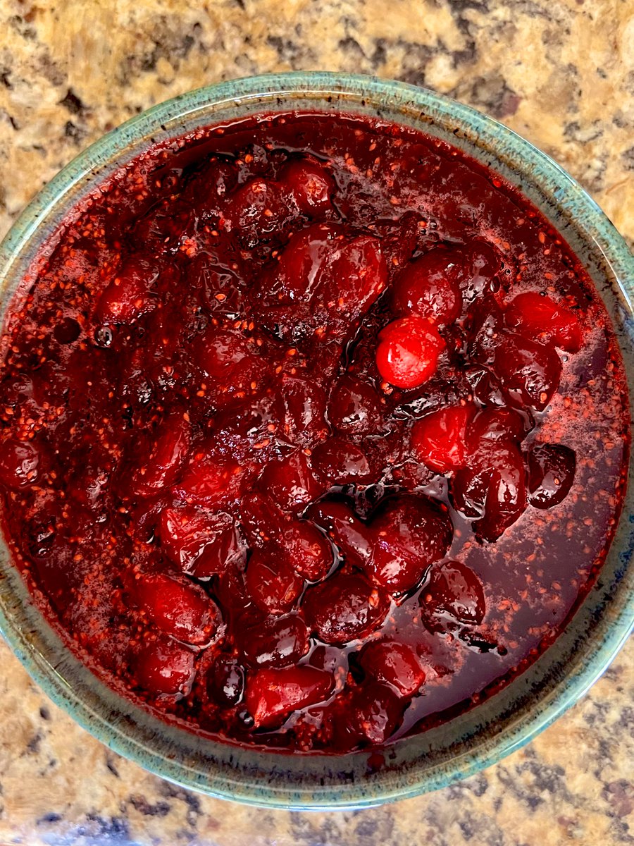 Boxmeta's tweet image. The turkey is in the oven 

Potatoes are ready to be mashed 

Cranberry sauce is ready 

Doginal Dogs still running spaces 24/7

Bark is live on CSN 🎙️✨🦃