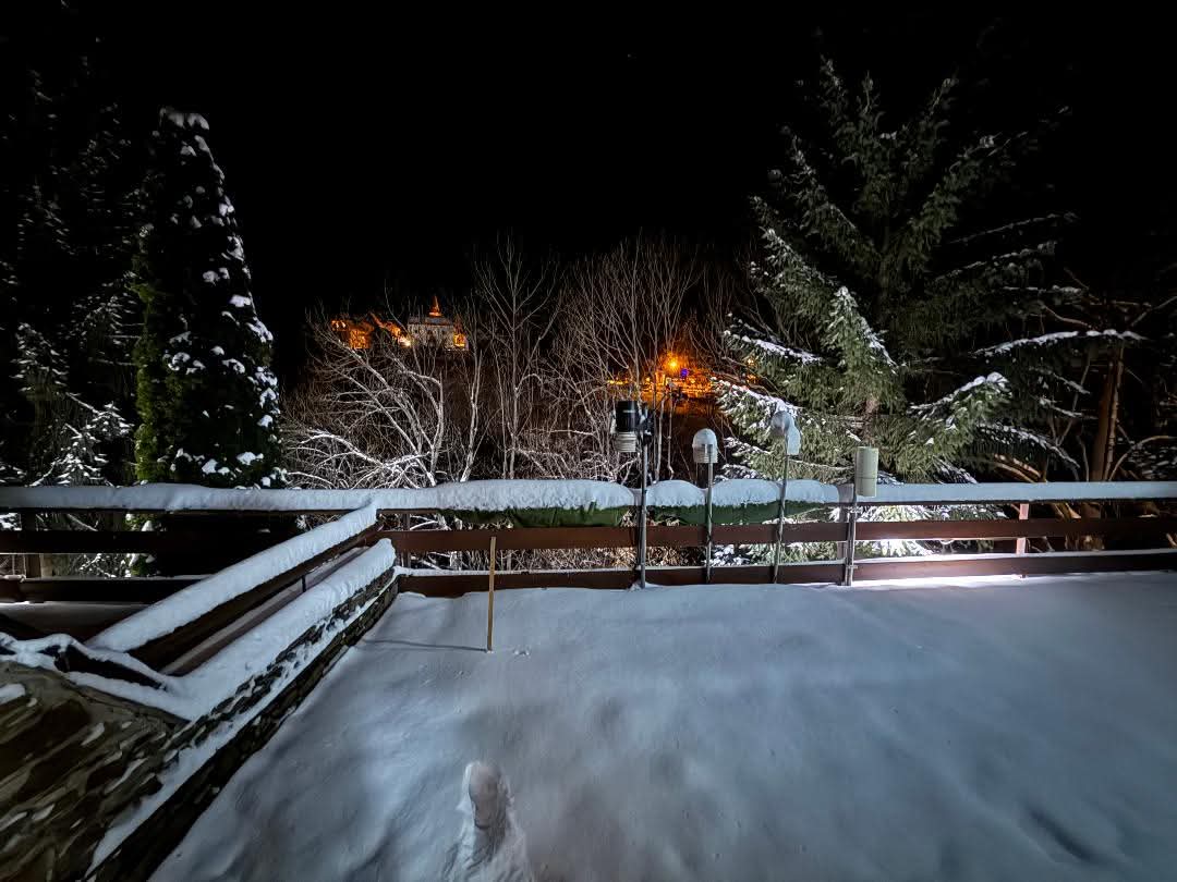 Fría noche y madrugada rozándose los -10 en Salardú (1275m) hoy 27 de Noviembre de 2025

 Jueves,temperatura mínima de -9.8 y espesor de nieve de 18-20cm en la capital de Naut Aran.

Fotos de MARCO