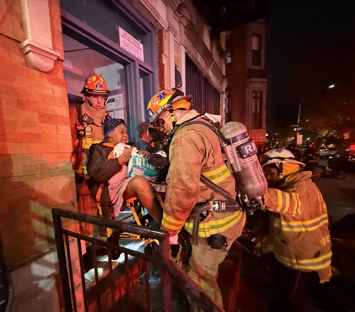 FD4D's tweet image. Brooklyn NY - All-hands Box 0964 - New York's Bravest were called to the scene of a fire in an occupied multiple apartment building at 44 Hancock Street in the Bedford Stuyvesant section of the Borough.  Three civilian suffered injuries and were aided by the FDNY Bureau of EMS.…