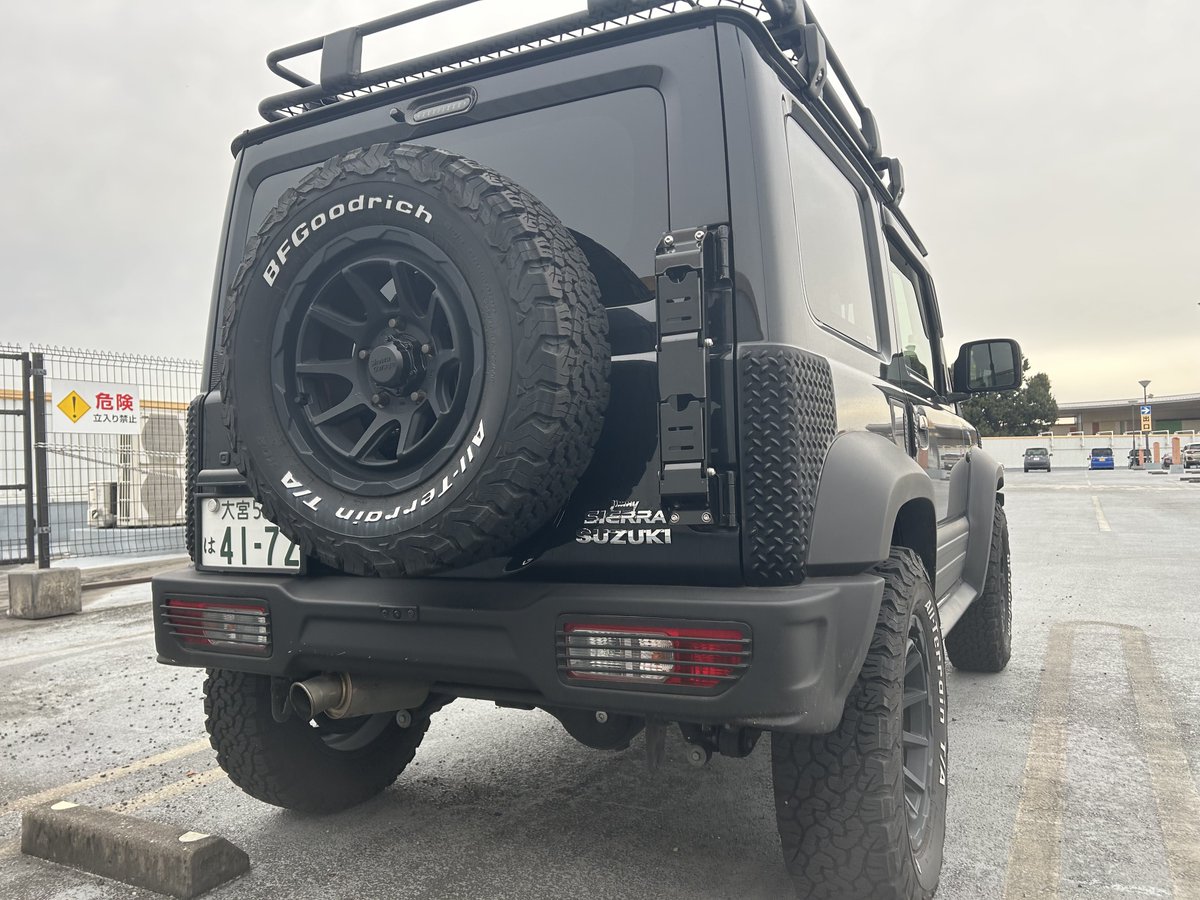 null_null33's tweet image. ジムニーの純正の形の社外テールランプってシーケンシャルばかりで点滅なやつってあんまり無いんですね