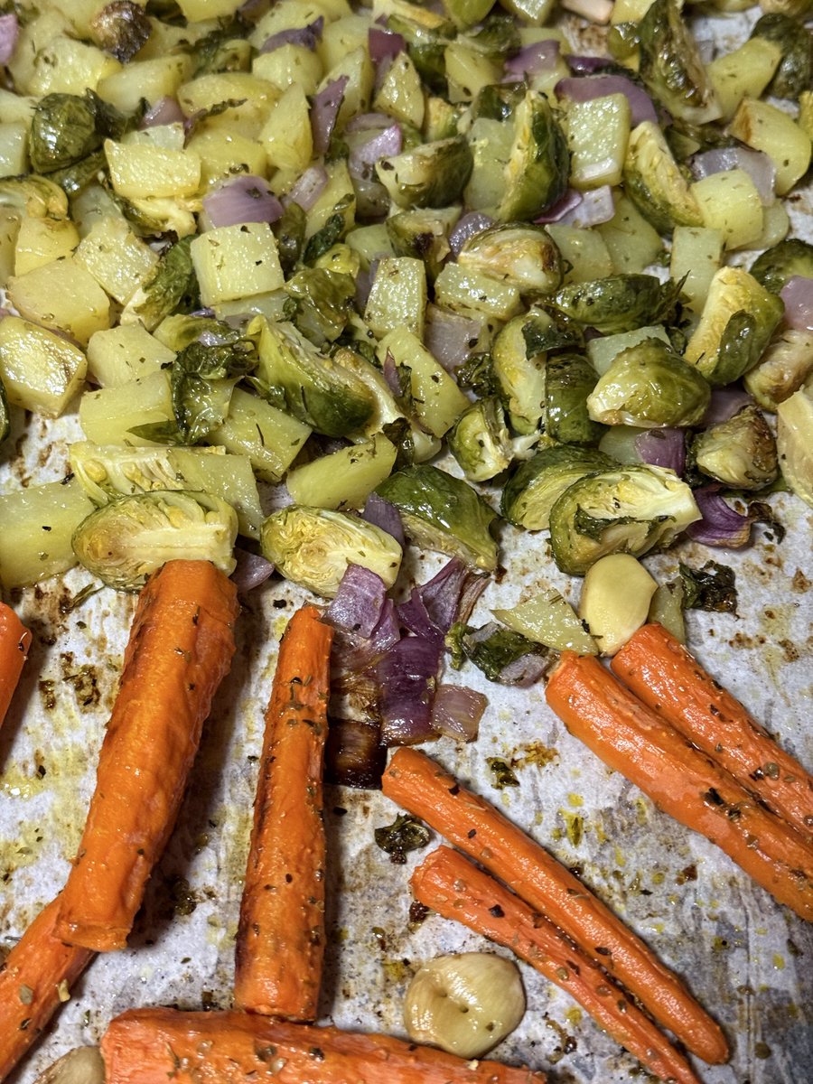 SatelliteNetSec's tweet image. For dinner:
Pork loin baked w/ mushrooms and onions, herb and garlic mashed potatoes, and roasted carrots, brussel sprouts, onions, garlic, and potatoes.