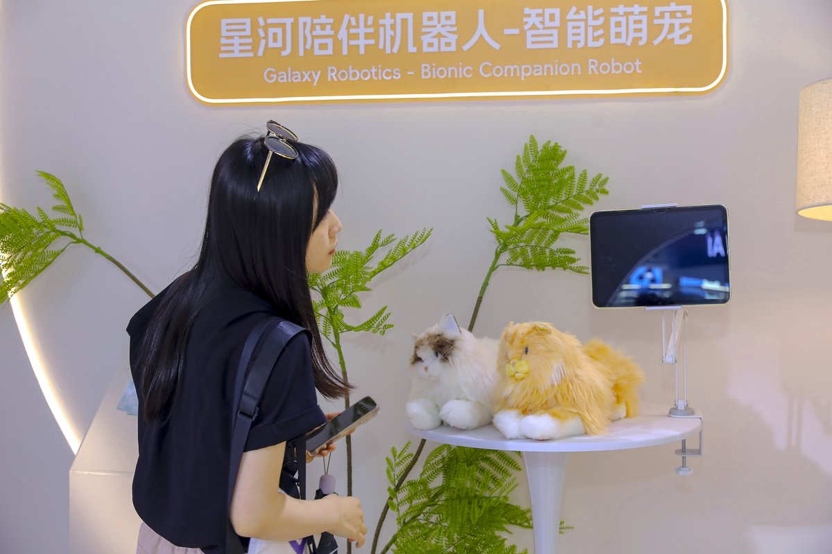 ChinaDaily's tweet image. As #AI chatbots continue to sweep across the world, grasping people&apos;s attention with the incomparable emotional support they offer, some users have started to show signs of waning interest. With that, the discussion on how to make #AIcompanions more sustainable goes on. #tech…