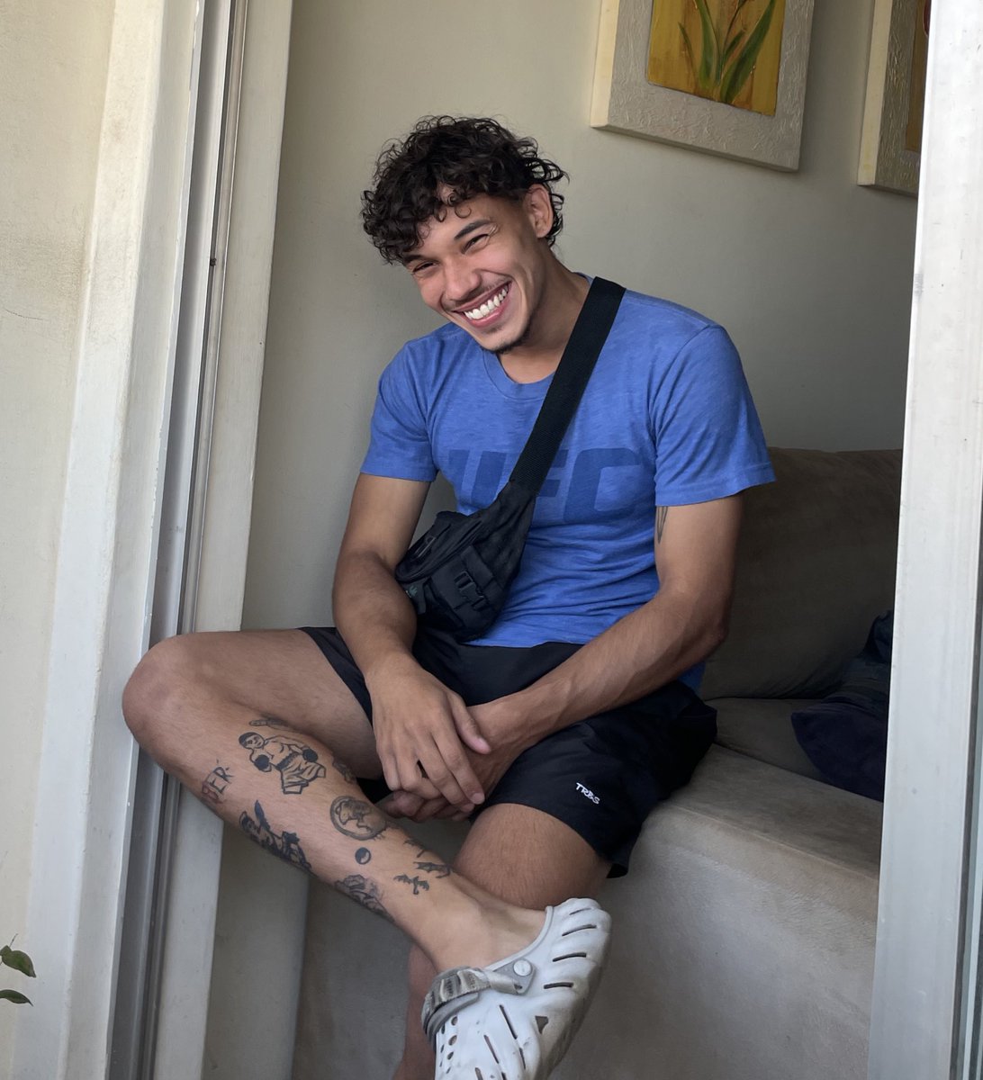 𝖏𝖔𝖓 LIFE OF A SHOWBOY tweet media