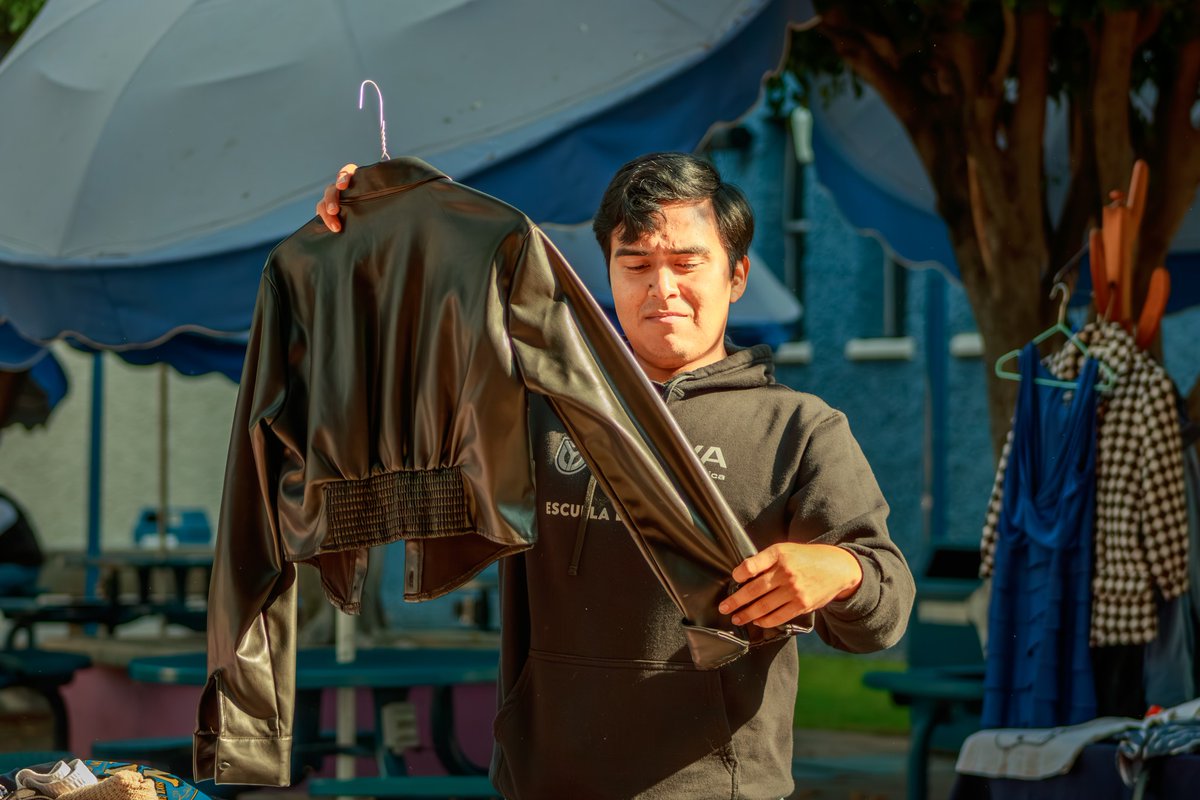 RodolfoTorresMX's tweet image. En el marco del movimiento #UnDíaParaDarJalisco en @SistemaUNIVA llevamos a cabo el tradicional Eco-Fashion, un bazar con causa, cuyo propósito es promover una cultura de reutilización y mitigar el impacto social y medioambiental que tiene la industria de la moda en el planeta.