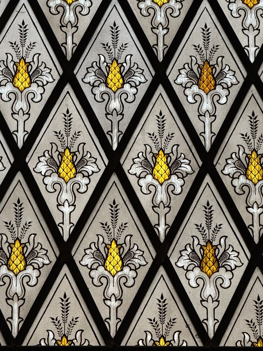 Xyonzhistory's tweet image. New York details - stained glass in Trinity Church. Art deco panel on building. Ceiling tile in New York Library. Man hole cover. 

See the world around you - full of history!