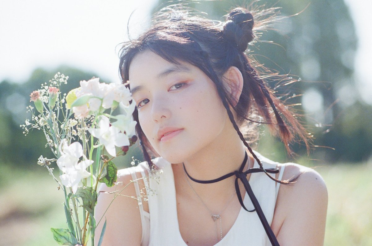 Negative_Pop's tweet image. 星野耕作 × 倉田萌衣 「秋の気配を探して」#2

まだ暑さが残る晴天の日、秋の気配を探して撮影しました。
Model / 倉田萌衣 Photo / 星野耕作 HM / 野中美希 Styling / 慶田盛麻実

🔗negativepop.net/production/aki…
#negativepop
#写真作品 #ポートレート #現代写真 #fineartportrait