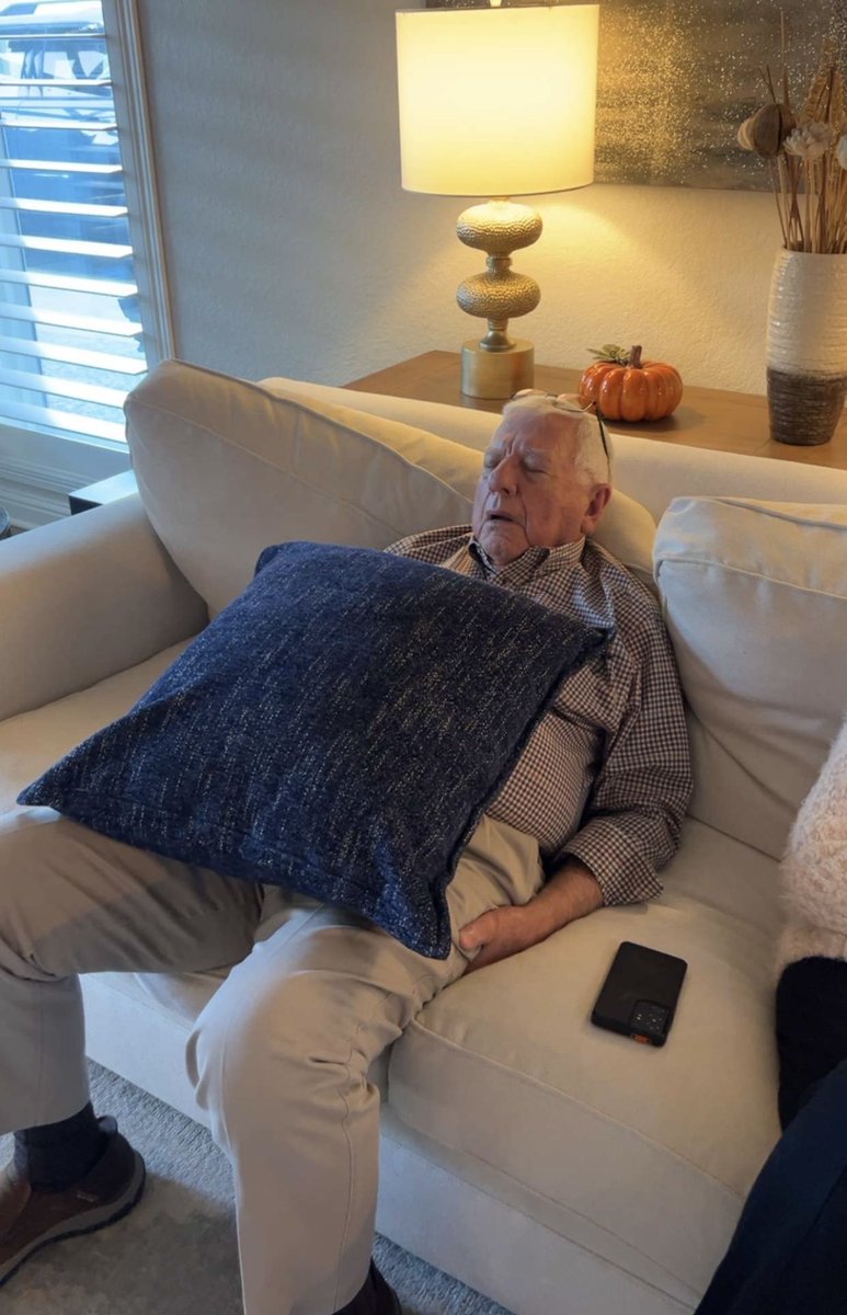 TechFocused's tweet image. Wife snapped a pic of me after feasting today 😭😭😭