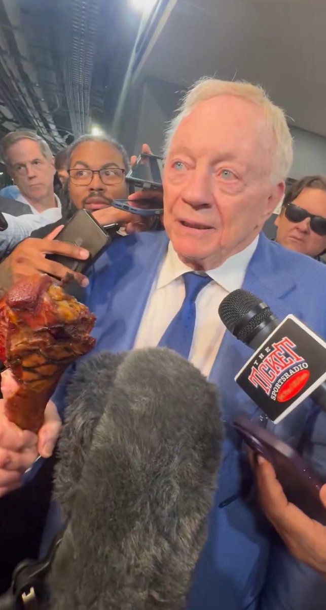 Cowboys beat writer Jerry Jones confused a turkey leg for a mic again