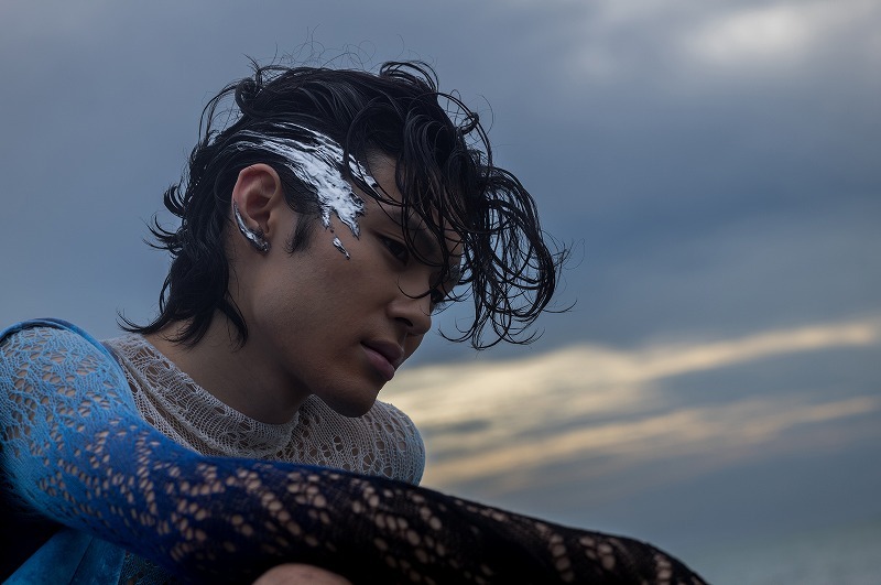 市川染五郎×ファッションデザイナー 中里唯馬のコラボレーションが実現　舞台『ハムレット』キービジュアル公開 spice.eplus.jp/articles/342388