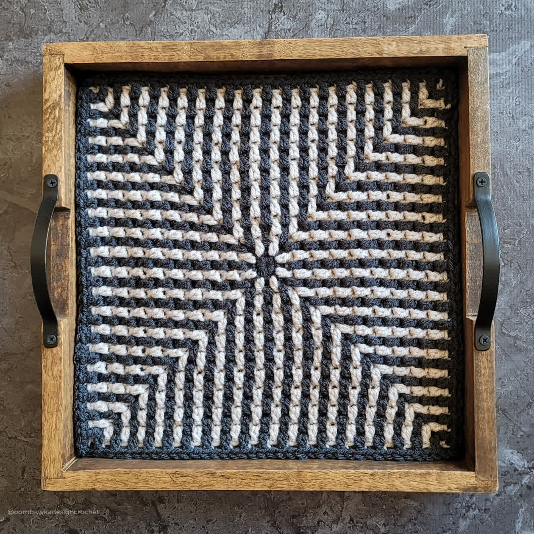 OombawkaDesign's tweet image. Don&apos;t Blink Afghan Square
This crocheted afghan square is beginner friendly and only uses simple stitches (single crochet and double crochet). 
Yarn: Red Heart With Love, Medium Weight Yarn [4] 
Hook: 6 mm (J)
PIN this pattern for later here: bit.ly/3kydTUW
Free Patte...