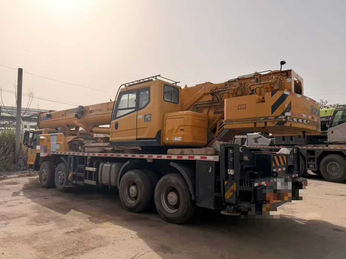 dindang_justin's tweet image. 2019 year XCMG 40 ton Truck Crane for Sale: Type QY40KC, 44 meter mainboom, 16 meter jib，7.6 ton counterweight, no welding, no reinforcement, price $49000.
More info:en.dindang168.com/g/102208
#cranemachine #truckcrane #XCMG #40ton #2019