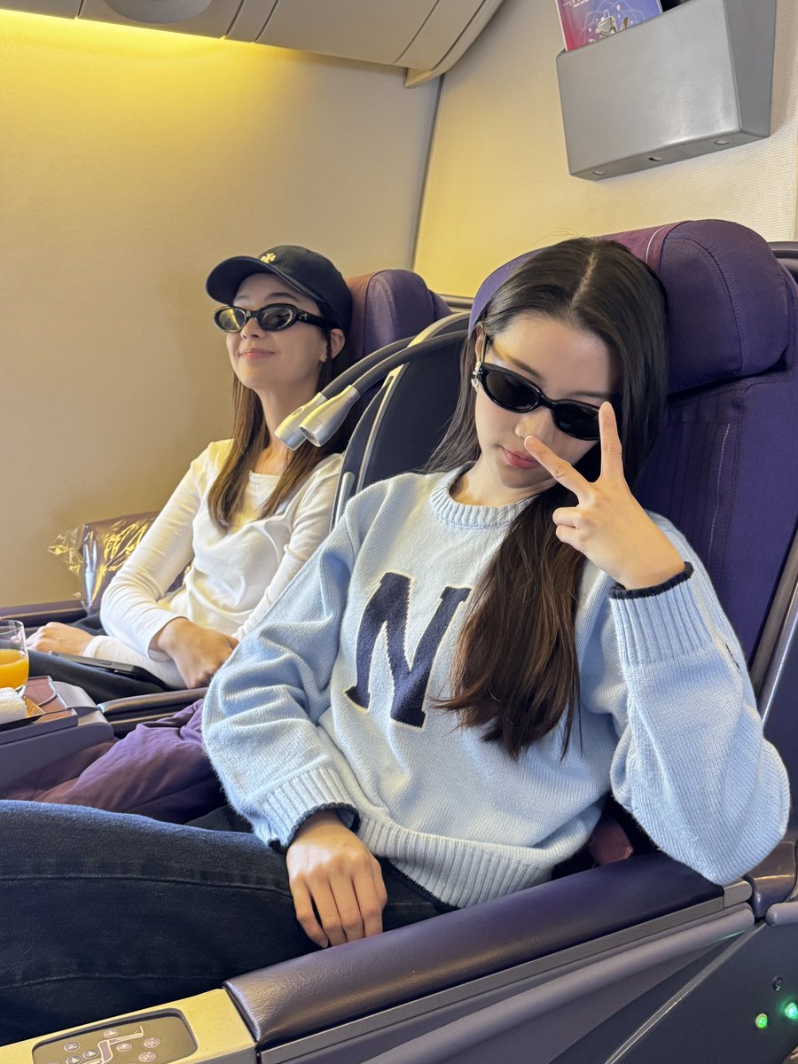 happylilgoldx's tweet image. หน้าชัด หลังแฟนเว่อ👍🏻
 #ginnynatnicha #aangelinasss #Ginjay