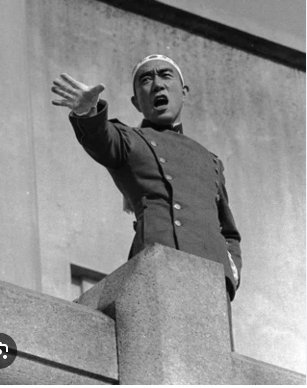 三島由紀夫らか自衛隊襲撃 JUNTAMURAの父親、三島由紀夫の写真です。 「三島事件」とは、1970年11