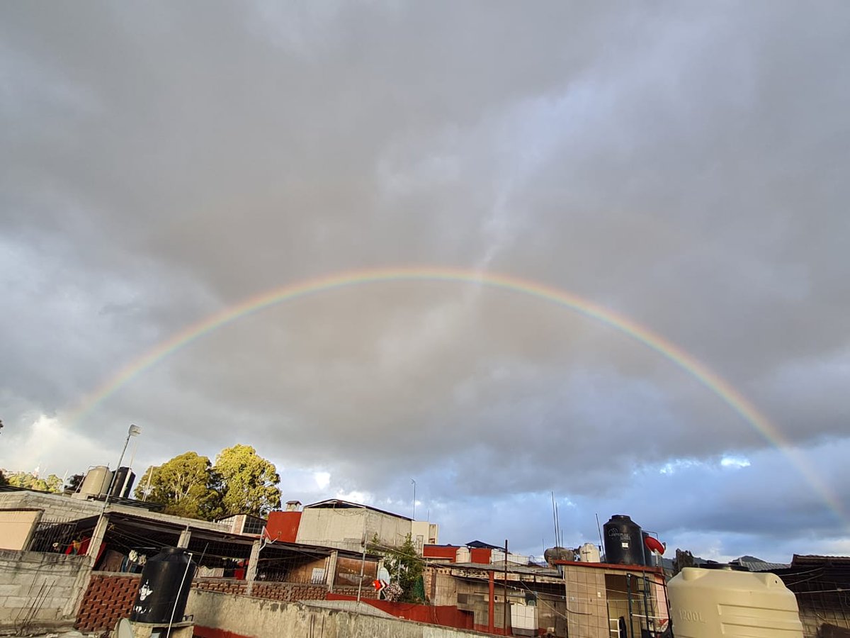 Un arcoiris esta tarde, del 27 de noviembre de 2025, en San Cristóbal de las Casas #Chiapas; la foto nos la comparte <a href="/NavarroLang/">LANG</a>  

#OjosAlCielo #atardecer #sky #color #cielo #Cloud #rainbow #sancristobal