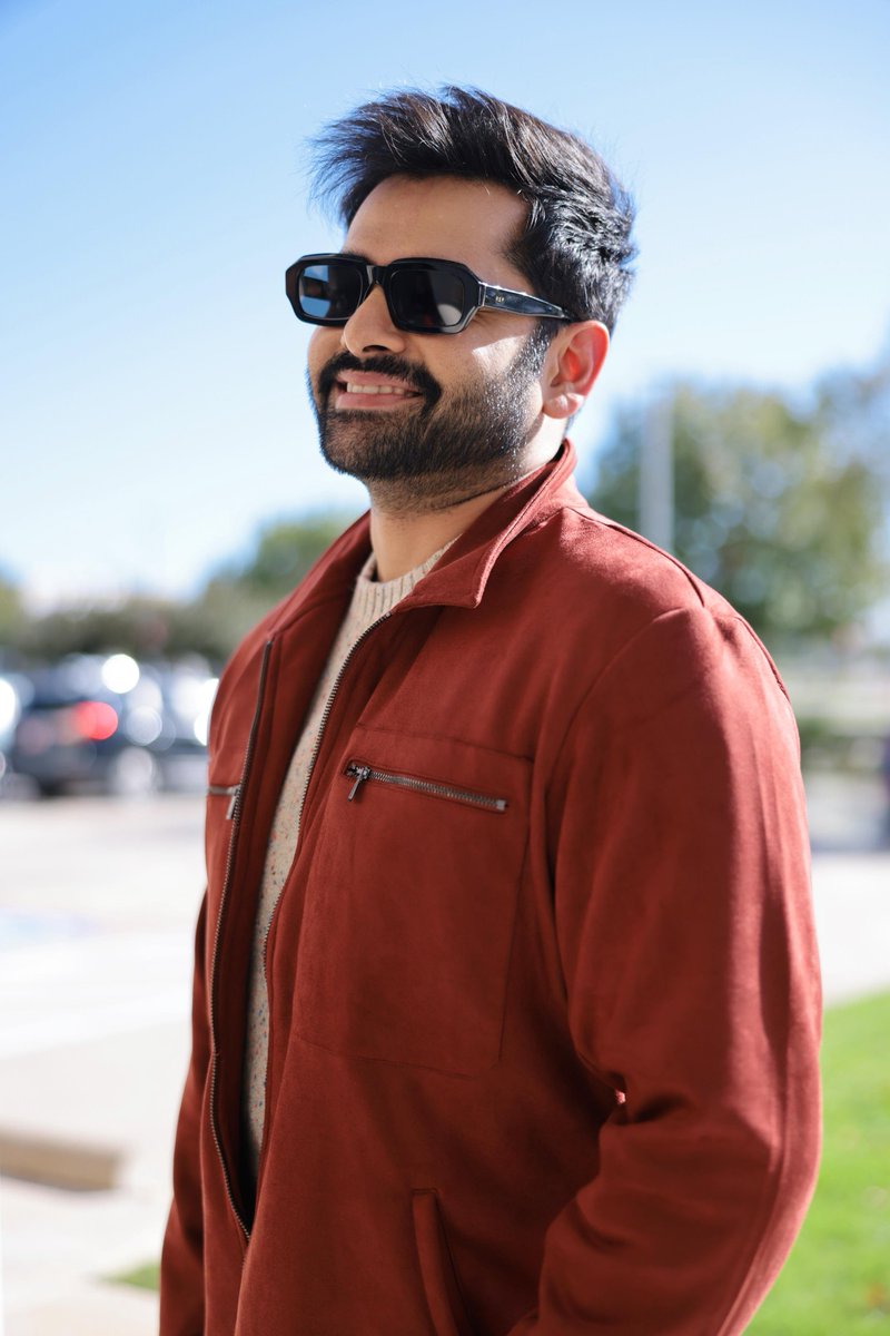 telugurajyam's tweet photo. Soaking in the blockbuster vibe ❤️‍🔥

Energetic Star #ramsayz exudes charisma and pure elation during the #AndhraKingTaluka USA tour 🤩🔥🔥

Book Your Tickets Now &amp; enjoy the BIOPIC OF A FAN 💥

#BlockbusterAKT #RAPO https://t.co/fBozN2S63K
