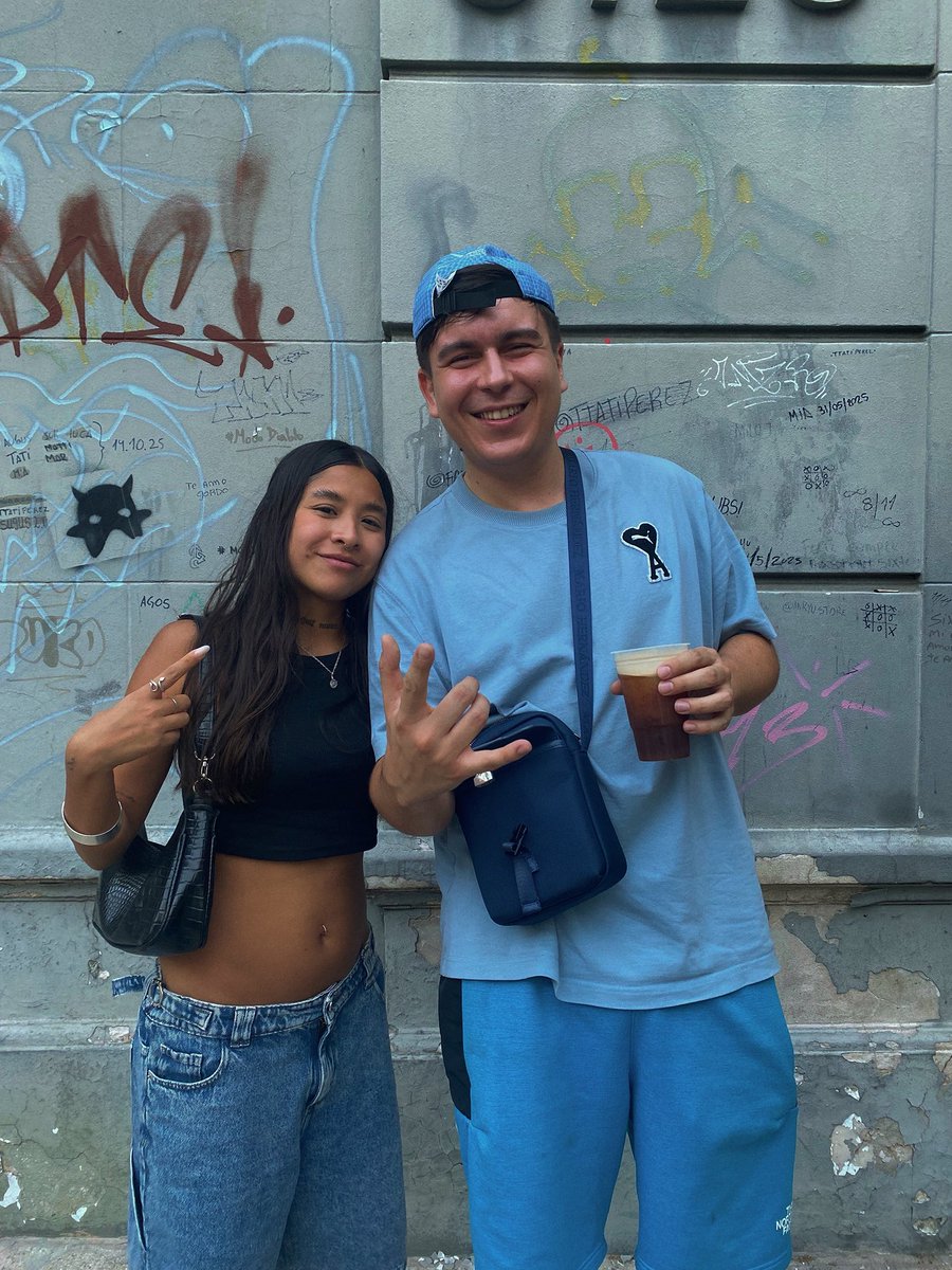 sofiacascco's tweet image. COMO LA SUBI CRUZANDOME A YSY, Y ENCIMA ME REGALO ENTRADAS PARA SU SHOW 💙🥹