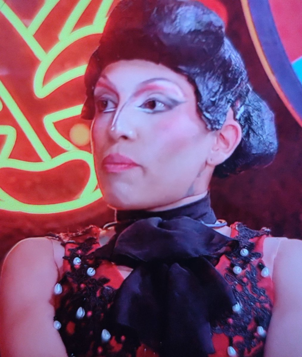 yiaaa con que cara tan horrenda Konny dice que "cualquiera de ellas dos se debieron de haber quedado menos tú"??? Mírate reina, eres tu la que debió de salir hace varias semanas , sigues ahí por la bendición de Dios. 🤣
#LMD7 #LaMasDraga7