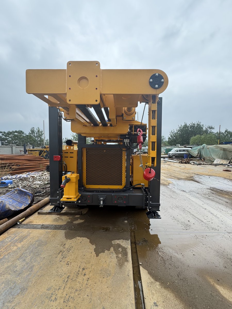zoeYang96's tweet photo. XCMG XSL360B Water well drilling rig

1. Drilling depth: 0-700m
2. Lifting force: 360kN
3. Max feed force: 120kN
4. Travel: 7000mm
5. Max torque: 15000/7500N.m
6. Max speed: 75/150
7. Engine: YCA07P210-T400/154kW
8. Hoisting force of winch:15kN
9. Dimension:5885*2250*2925mm https://t.co/KkY5RrdpyX