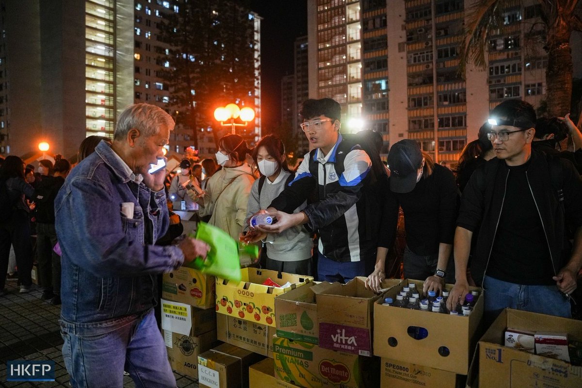 hkfp's tweet image. 1/ A grassroots relief effort has sprung to life across Tai Po, and online, as Hongkongers rally to volunteer, offer food, shelter and clothing to the victims of the Tai Po fire tragedy. 

Read the full story on HKFP: hongkongfp.com/2025/11/28/gra…