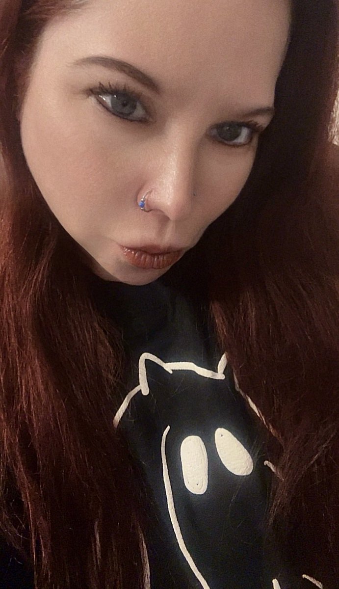 MelsOJ222's tweet image. Pre game warmup lol!!..「私の」RYUのギアを私の家族の感謝祭パーティーに着て行った!!..💚🥰🦃👻🐈‍⬛