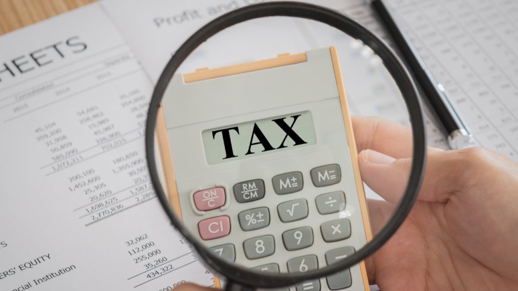 CryptoNewsHntrs's tweet image. 🇺🇸PRESIDENT TRUMP SAYS HE IS LOOKING AT "COMPLETELY CUTTING" INCOME TAXES IN THE US DUE TO TARIFF PROCEEDS.

#Trump #TaxCuts #Tariffs #CryptoNews