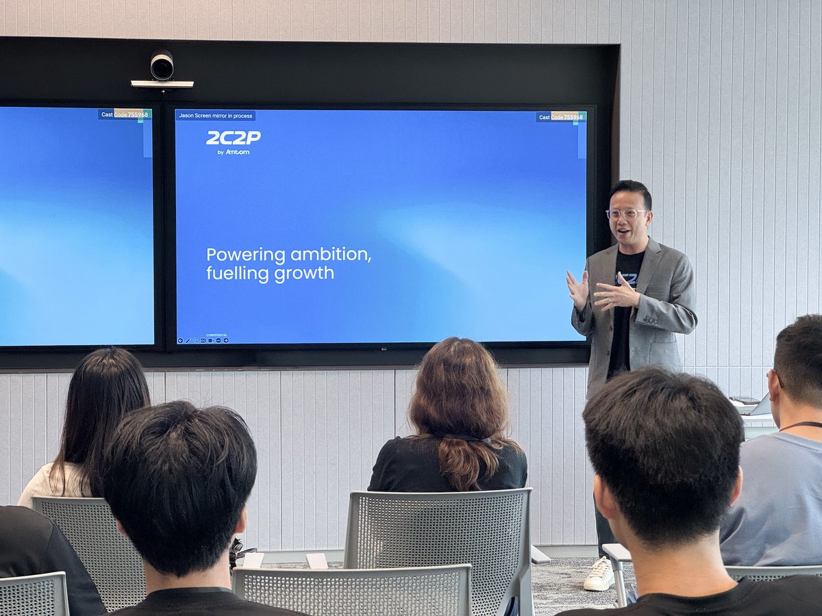 2c2p's tweet image. Last week, we had the opportunity to host Year 1 and Year 2 students from Republic Polytechnic&apos;s Diploma in Financial Technology programme.✨

We hope the session was both insightful and inspiring!

Curious about opportunities at 2C2P? Learn more here 👉 na2.hubs.ly/H02gsZB0