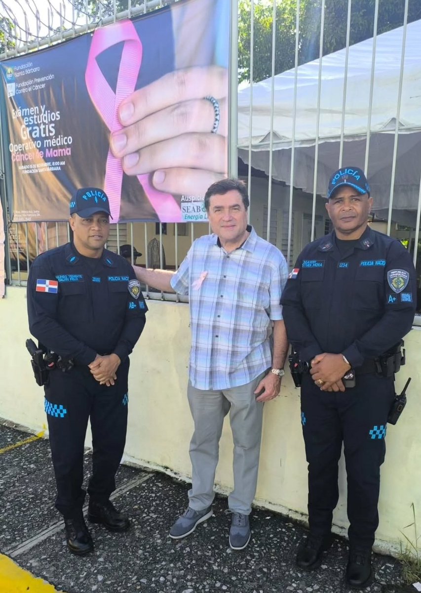 gabrielmercedez's tweet image. Una hombre humilde y con gran labor de compromiso ciudadano como @ArmandoGRodrigz junto a dos miembros de la nueva @PoliciaRD 

@pesqueiradiego #SEABOARD #EnergíaLimpia