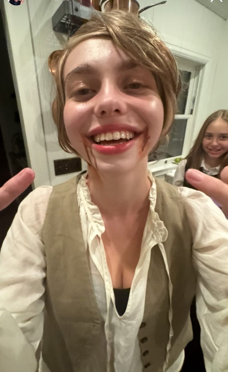 superscarz's tweet image. Why does she look like now’s the time to seize the day?