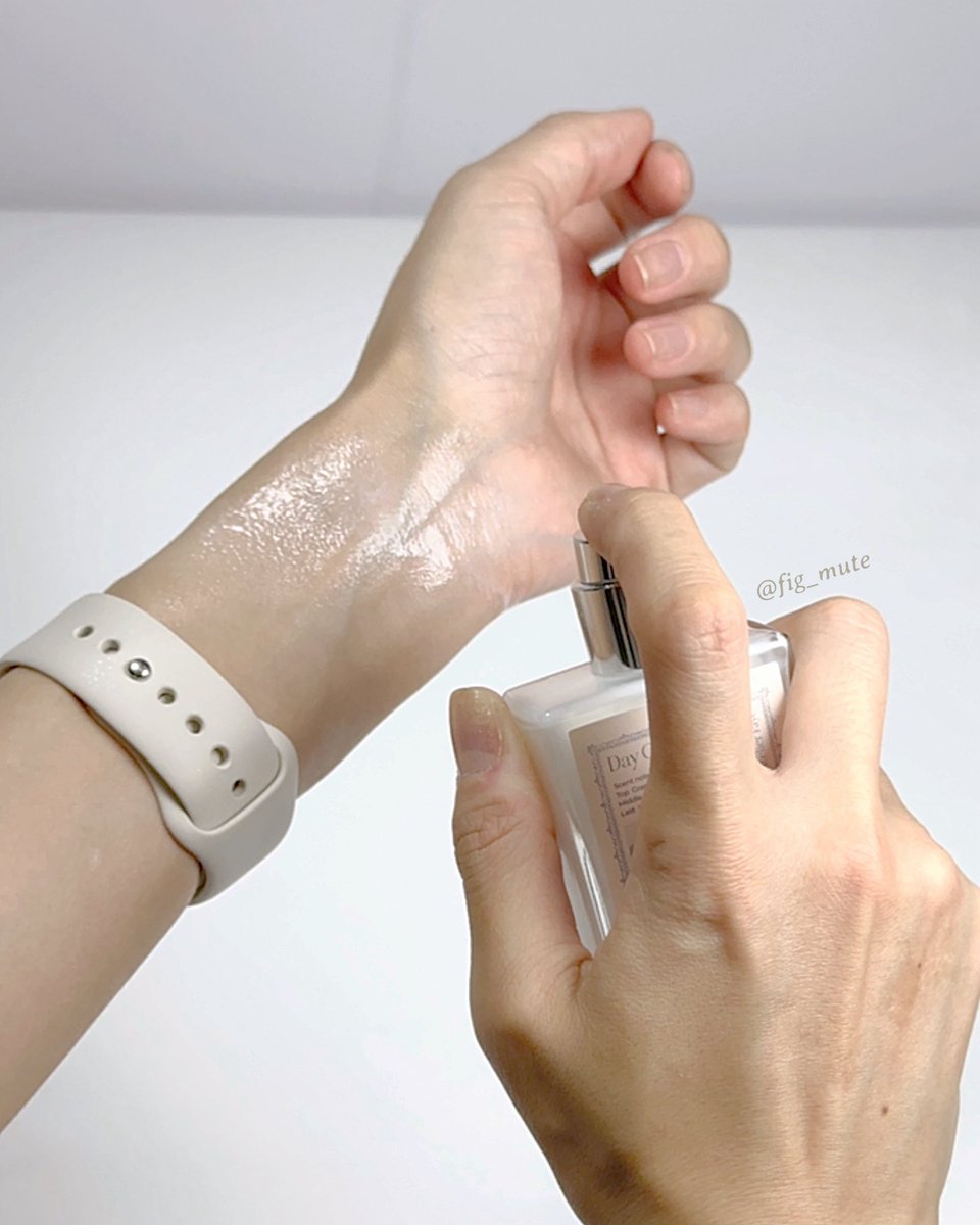 fig_mute's tweet image. #광고 #RT이벤트
ෆ 아뜰리에페이 데이오프 향수

동화같이 포근한 파우더리 비누향 향수☁
화이트 머스크가 뒤쪽에 있어서 마냥 어린 느낌보단 어른의 포근한 니트같은 느낌이에요☺ 워터베이스라서 뿌린 곳의 피부가 건조해지는 대신 촉촉해요!

#RT 해주신 3분께 데이오프 본품 선물드려요🎁