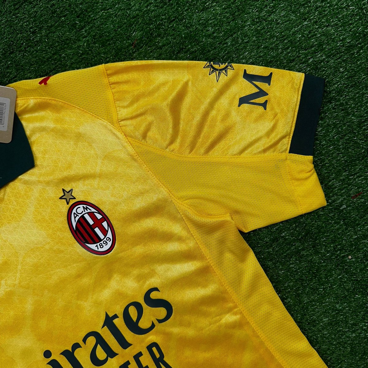 lojaelhsports's tweet image. 🔴⚫ Camisa III Milan 25/26

A nova camisa 3 do Milan 25/26 chega em um amarelo marcante e cheia de estilo.
Diferente, moderna e perfeita pra quem curte se destacar!

Link nos comentários 
#Milan2526 #ACMilan #ThirdKit #CamisaDeTime #ELHSports