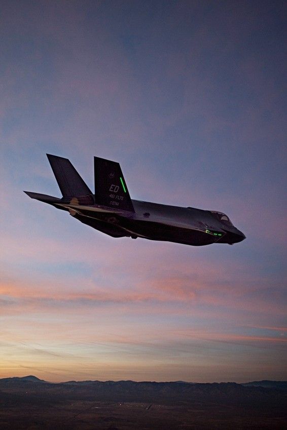 samuelr_sr's tweet image. F-35
#poster
#aviationdaily
#avgeek
