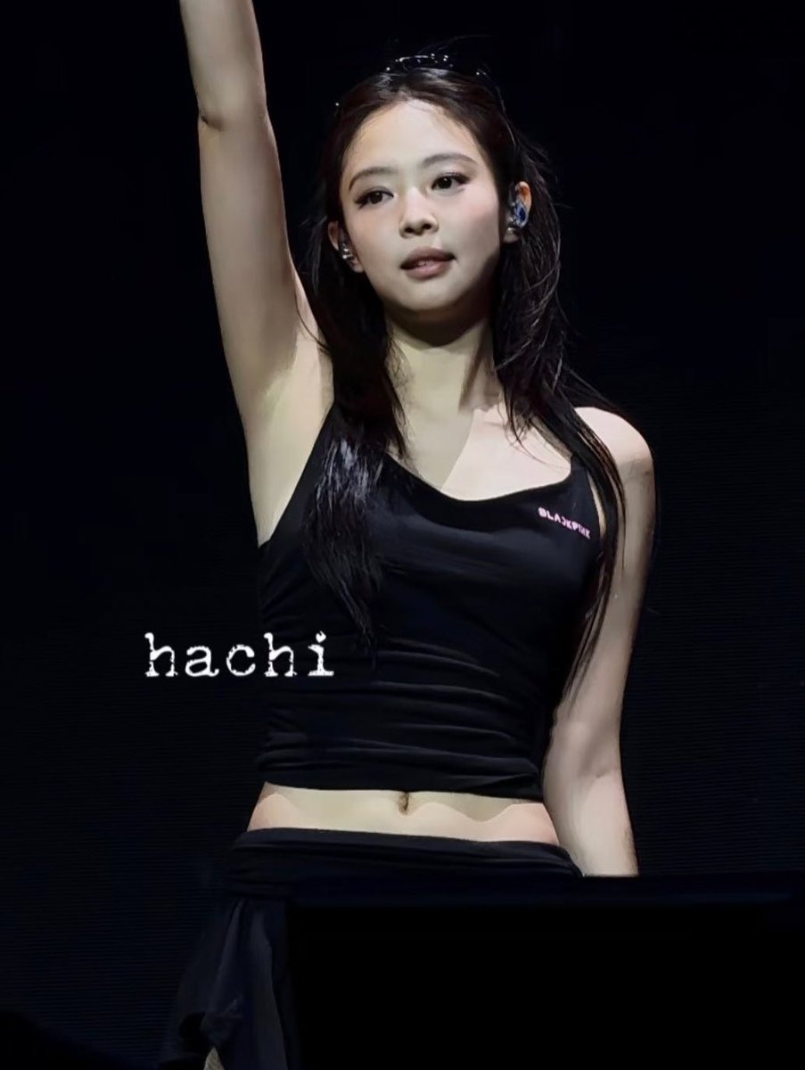 jenfilesx's tweet image. look at jennie omg